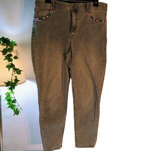 EUC: Knox Rose Sze 17 Light Wash Embroidered Pockets Jeans